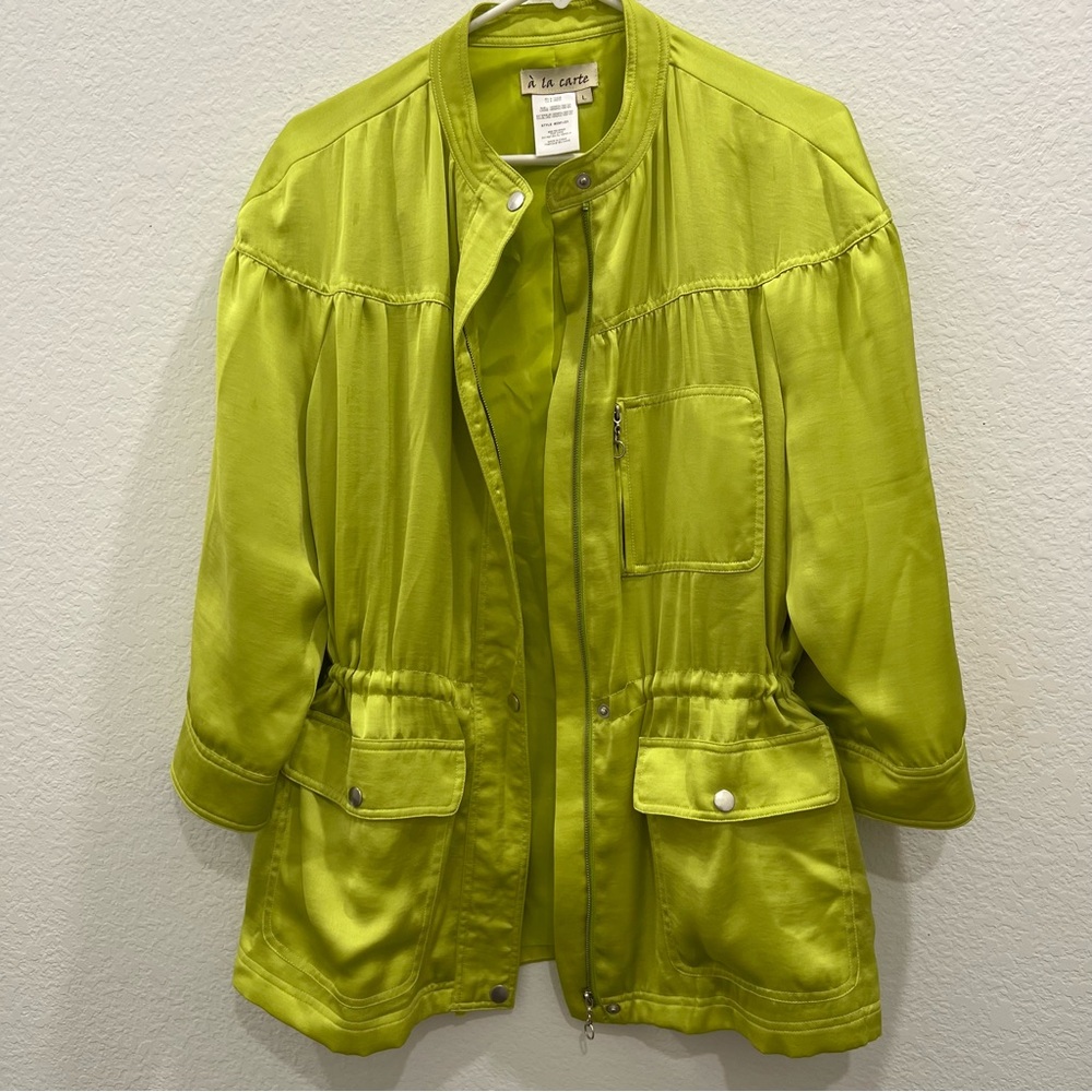 A La Carte Citron Green Satiny Jacket Size‎ Large, Snap and Zipper Closure